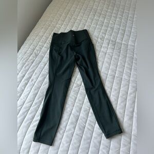 Athleta dark green salutation stash 7/8 leggings size small